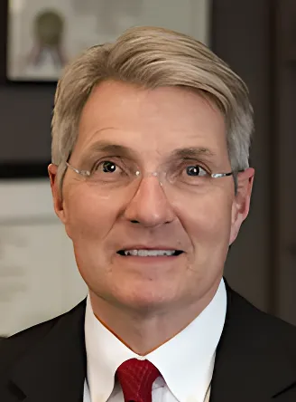 Photo of Lee E. Davis, Defendant Lawyer