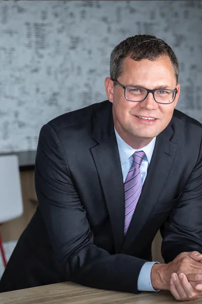 Photo of Robert W. Hernquist, Plaintiff Lawyer