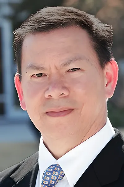 Photo of Douglas Huan Hoang, Plaintiff Lawyer