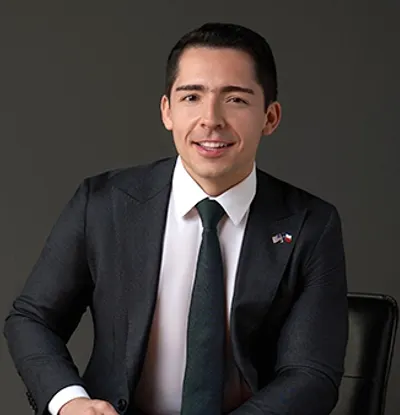 Photo of Mauricio Garcia, Defendant Lawyer