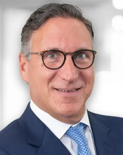 Photo of Peter L. Gladstone, Plaintiff Lawyer