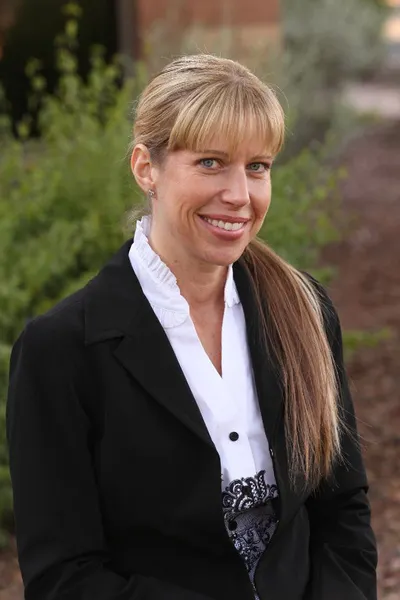 Photo of Laura Boezeman Farias, Defendant Lawyer