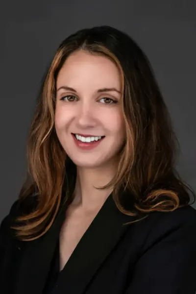 Photo of Roxana Manesh, Plaintiff Lawyer